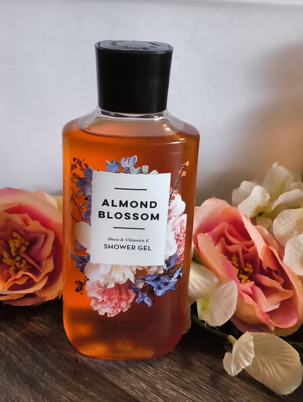 Bath & Body Works Almond Blossom Shower Gel – Amber & Black